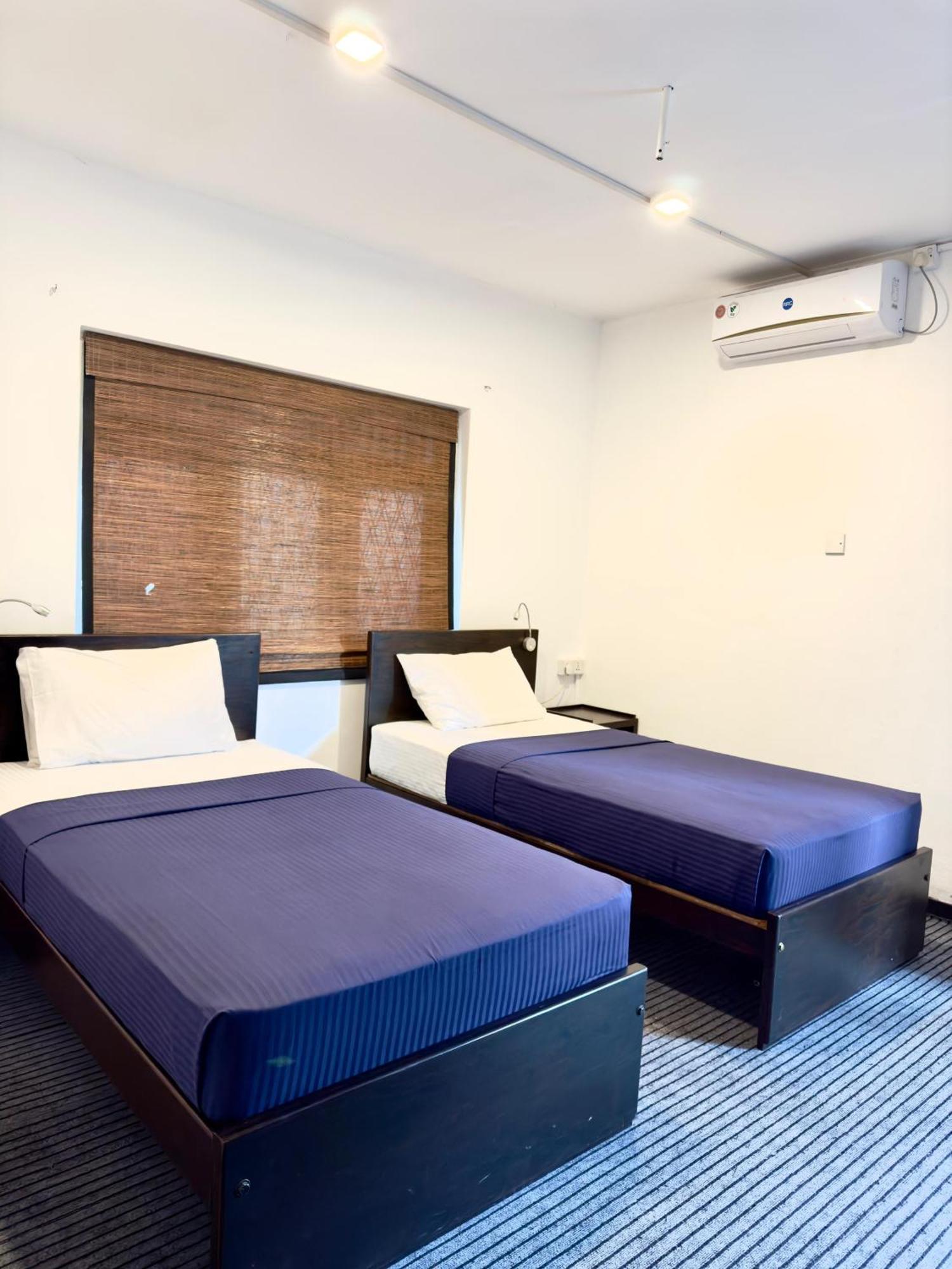 Traveler'S Haven Hostel At Colombo Intl Airport Katunayaka Exterior foto