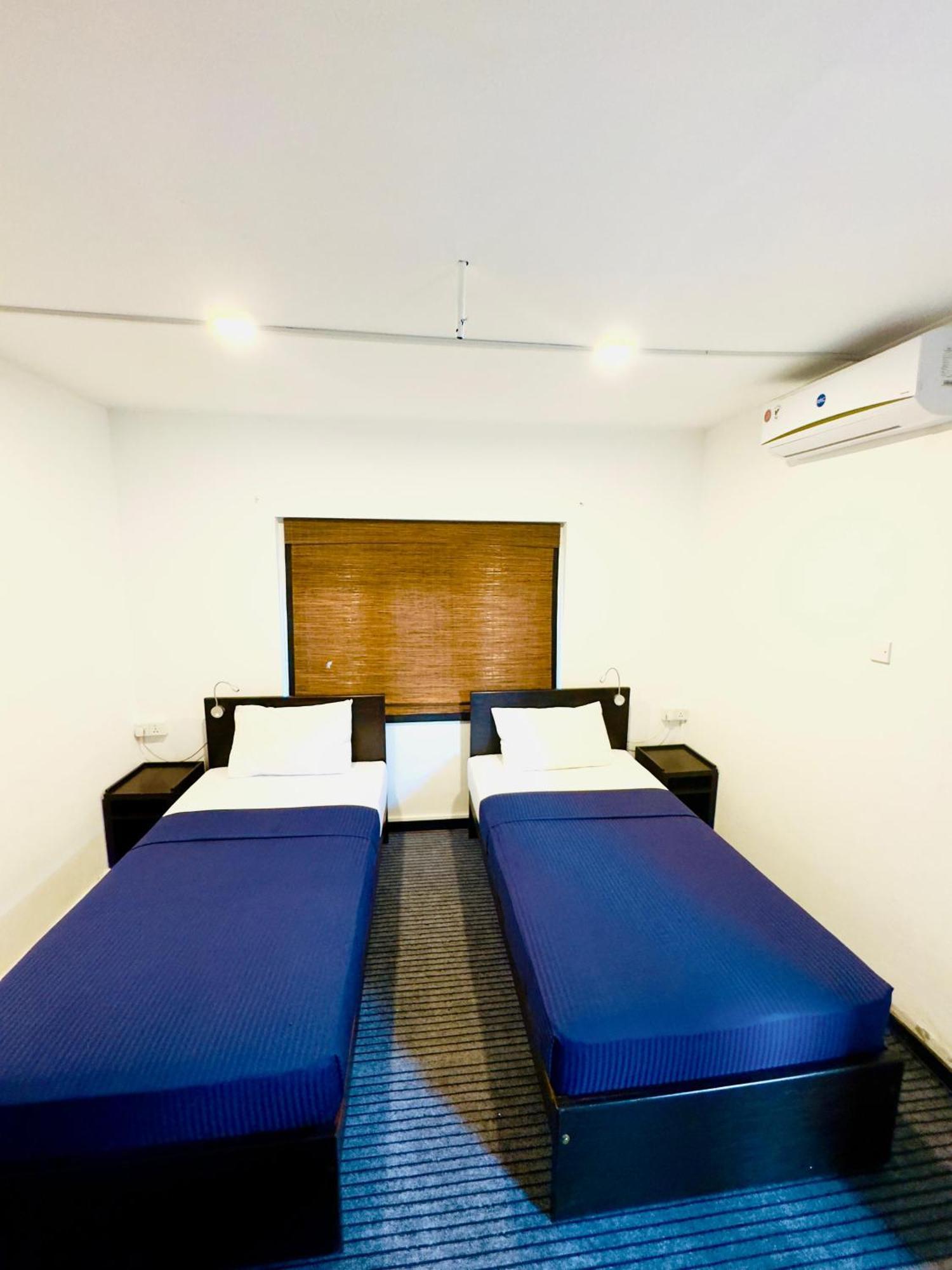 Traveler'S Haven Hostel At Colombo Intl Airport Katunayaka Exterior foto