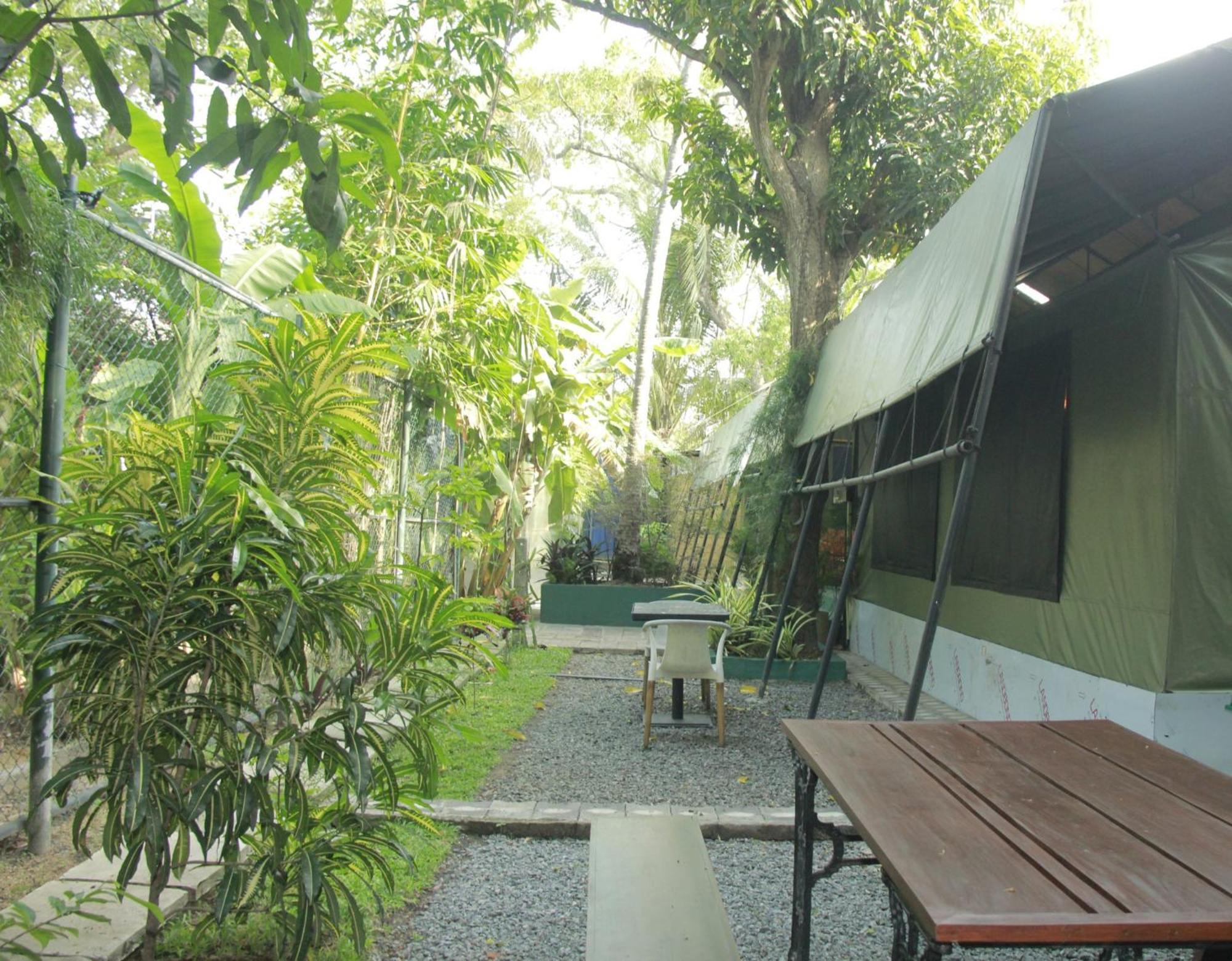 Traveler'S Haven Hostel At Colombo Intl Airport Katunayaka Exterior foto
