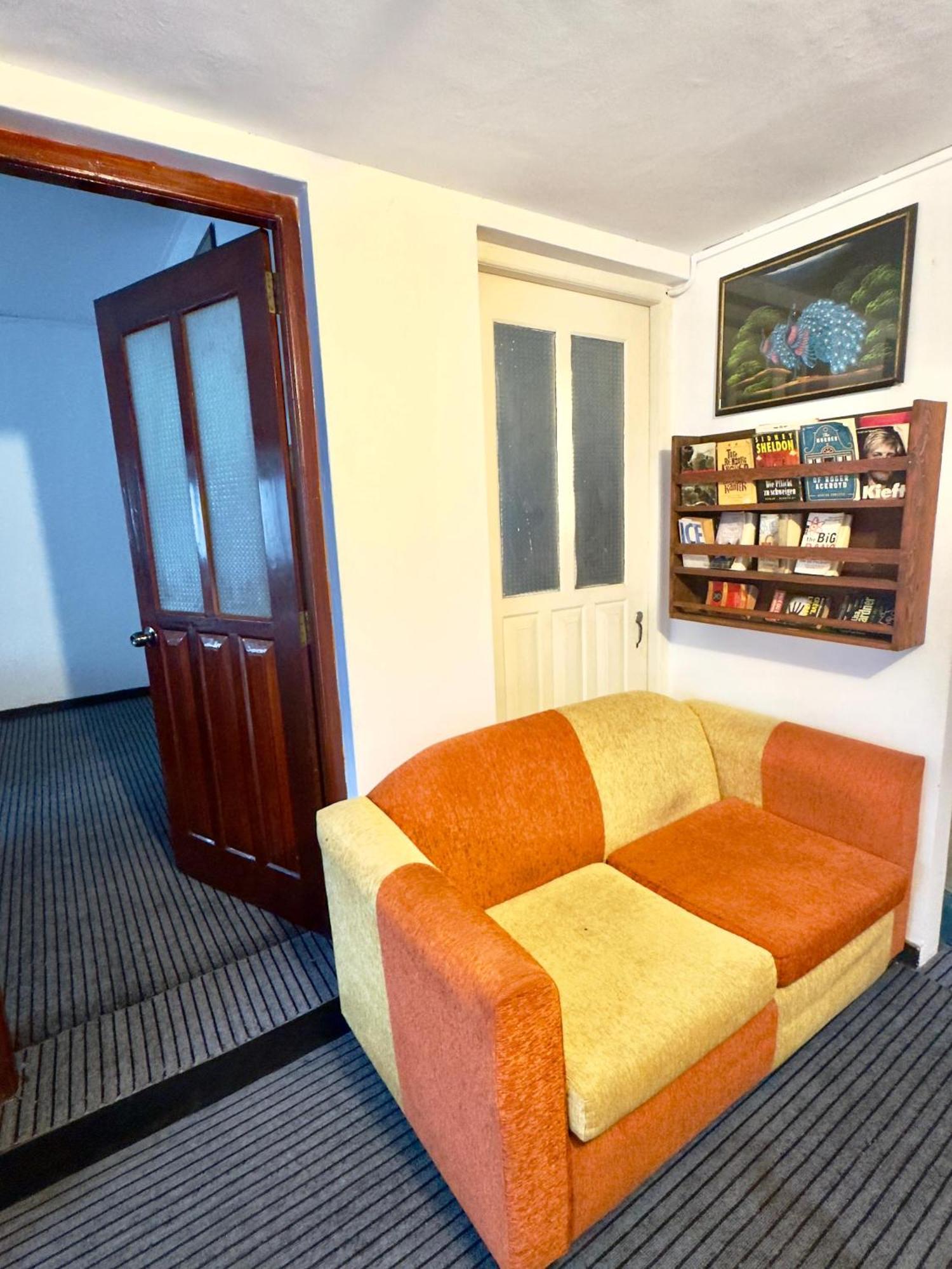 Traveler'S Haven Hostel At Colombo Intl Airport Katunayaka Exterior foto