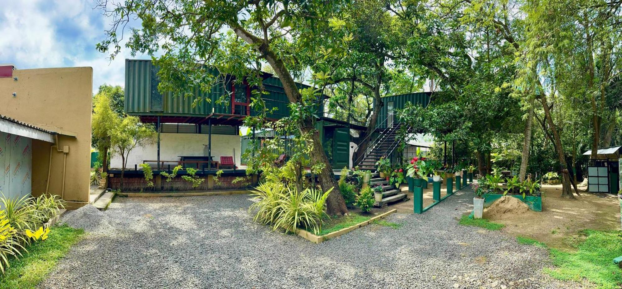 Traveler'S Haven Hostel At Colombo Intl Airport Katunayaka Exterior foto